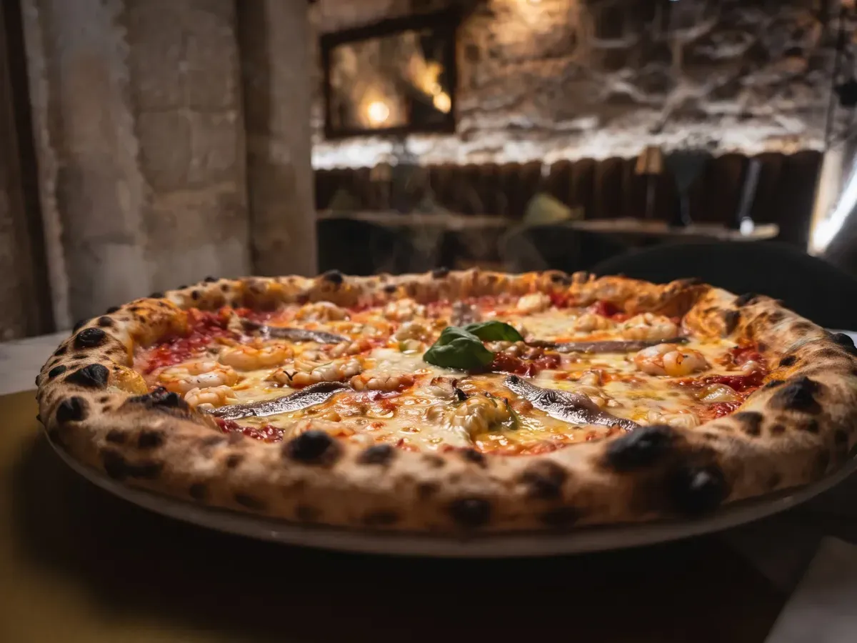 Gourmet Pizza Inćuni-Škampi na Peristilu, Café & Restaurant Lvxor Split