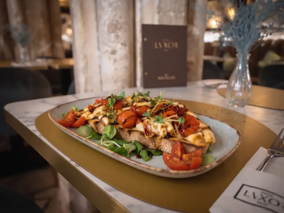 Klasični talijanski brusketi na Peristilu, Café & Restaurant Lvxor Split