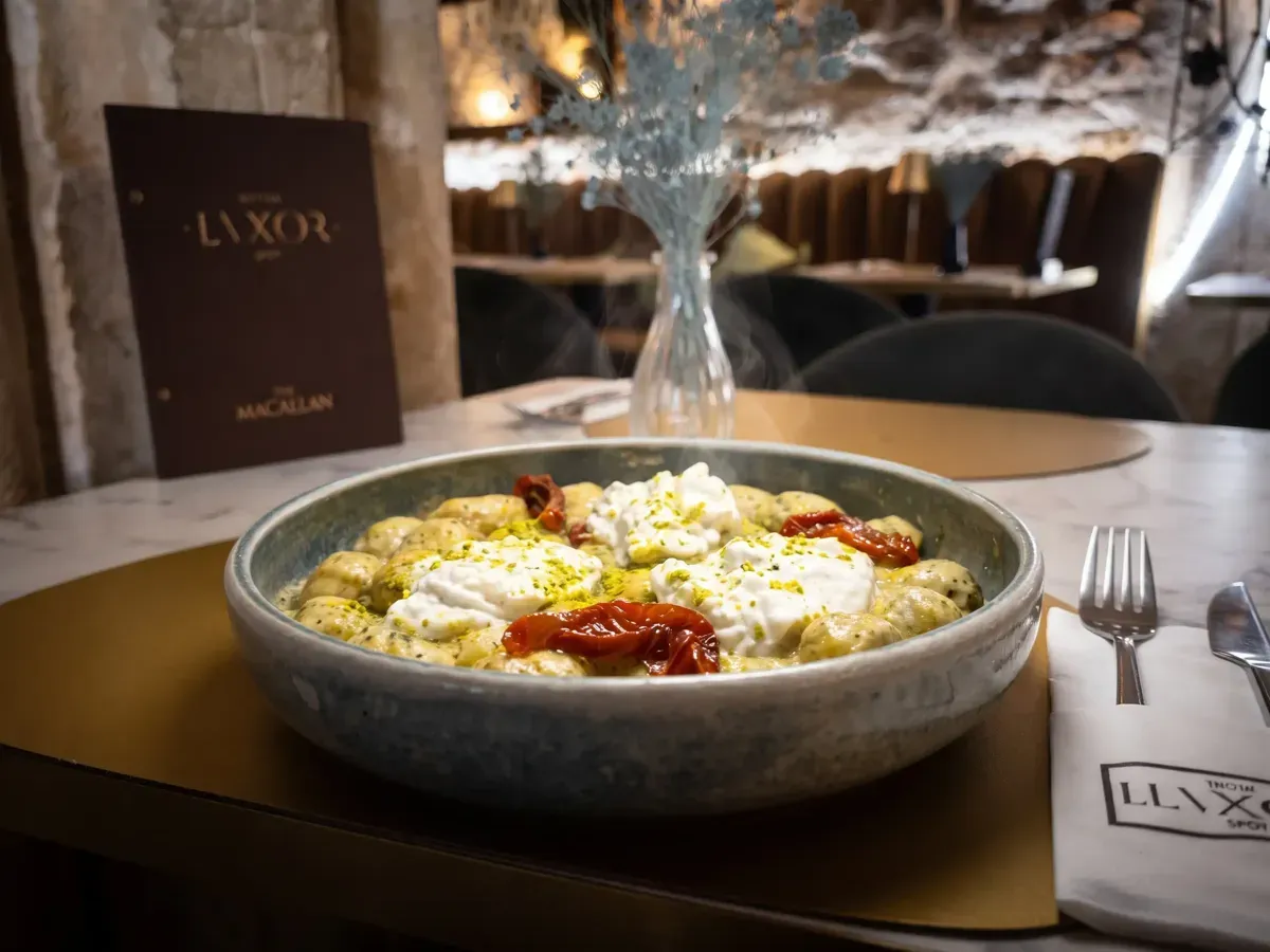 Ručno rađeni njoki s pestom od pistacija na Peristilu, Café & Restaurant Lvxor Split