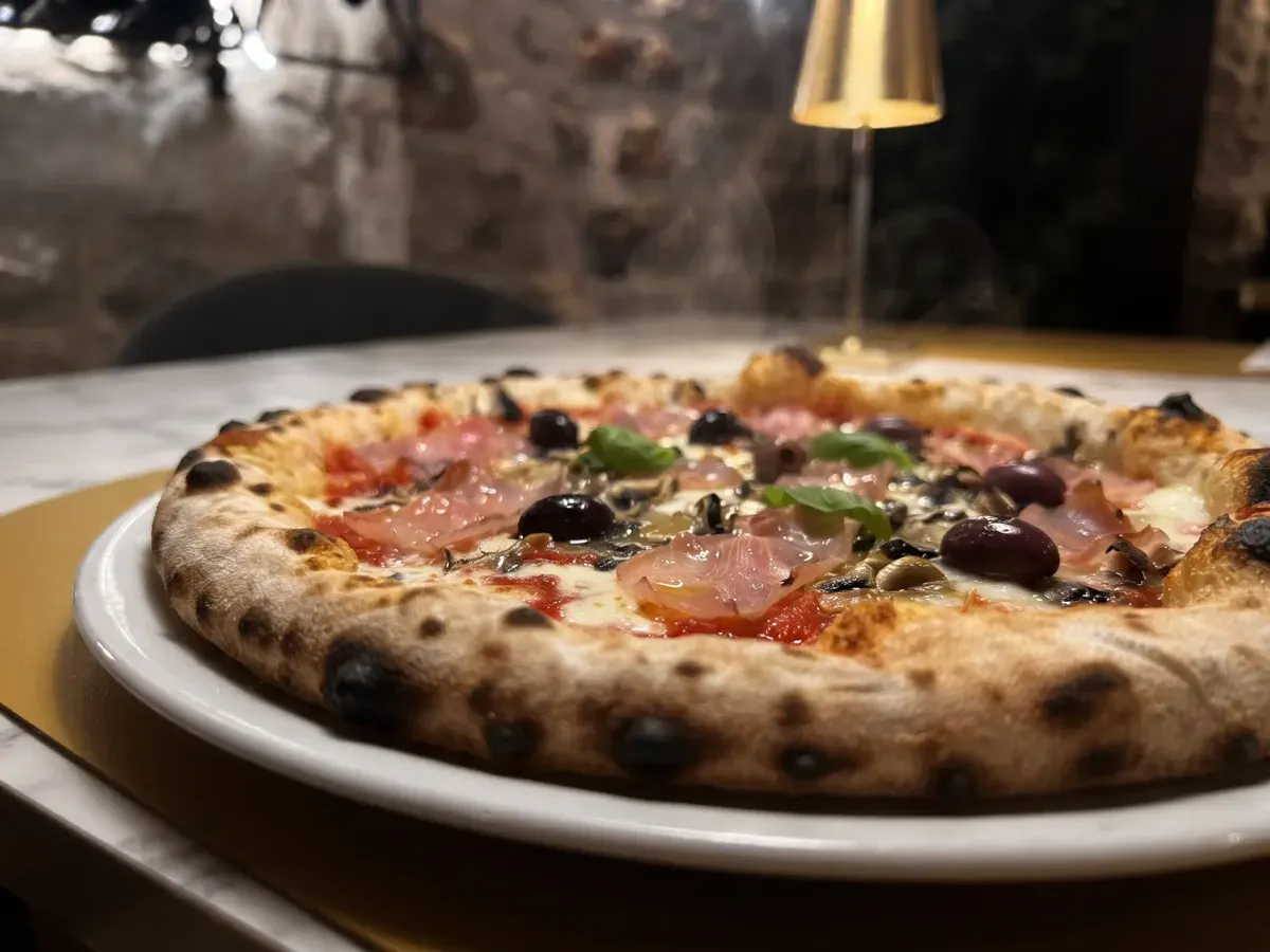 Klasična Pizza Capricciosa na Peristilu, Café & Restaurant Lvxor Split