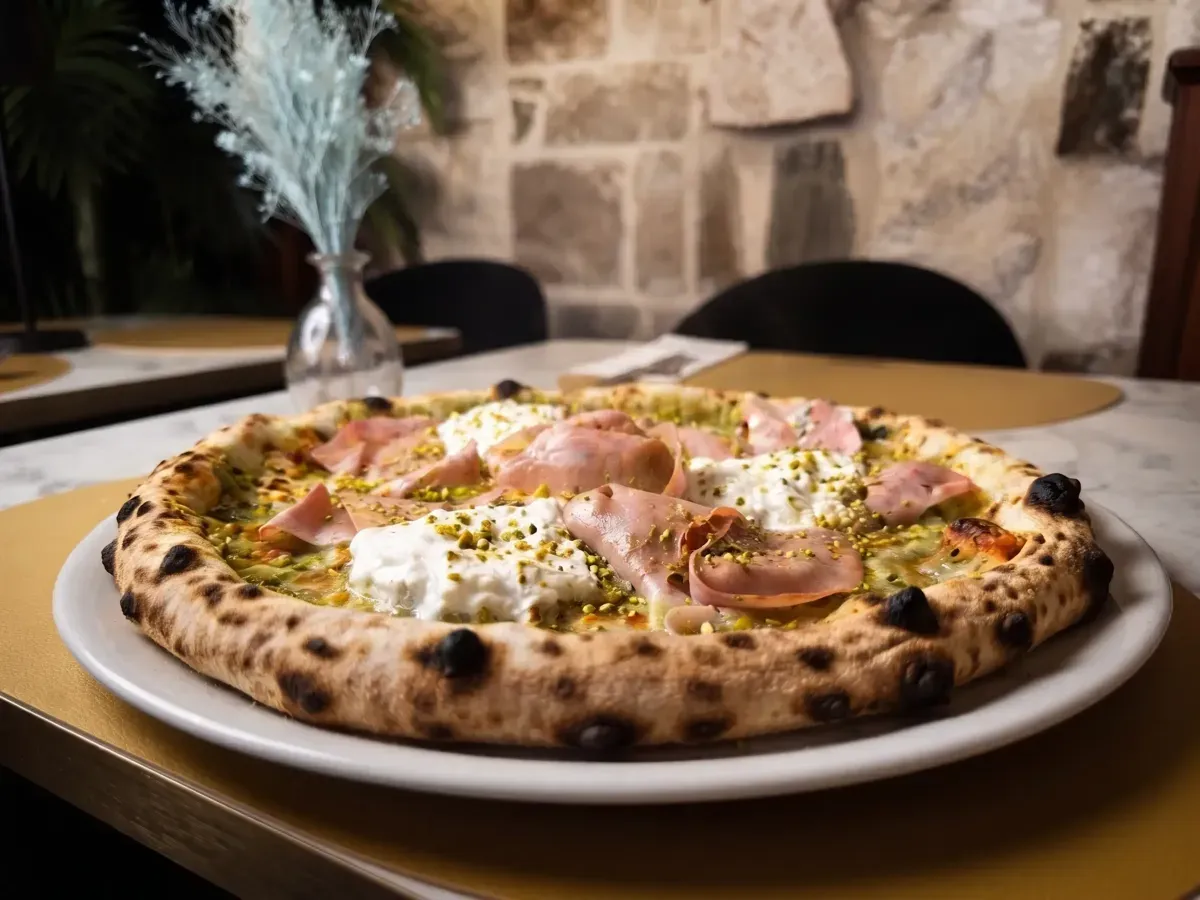 Naša prepoznatljiva Pizza Lvxor na Peristilu, Café & Restaurant Lvxor Split