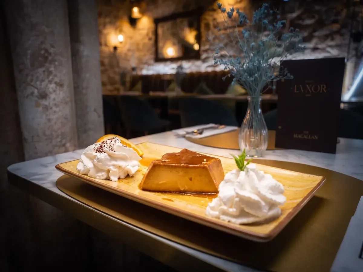 Tradicionalna splitska rožata na Peristilu, Café & Restaurant Lvxor Split
