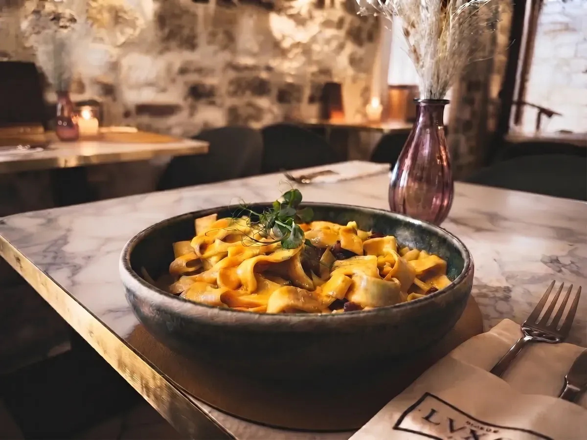 Autentični Tagliatelle Carbonara na Peristilu, Café & Restaurant Lvxor Split