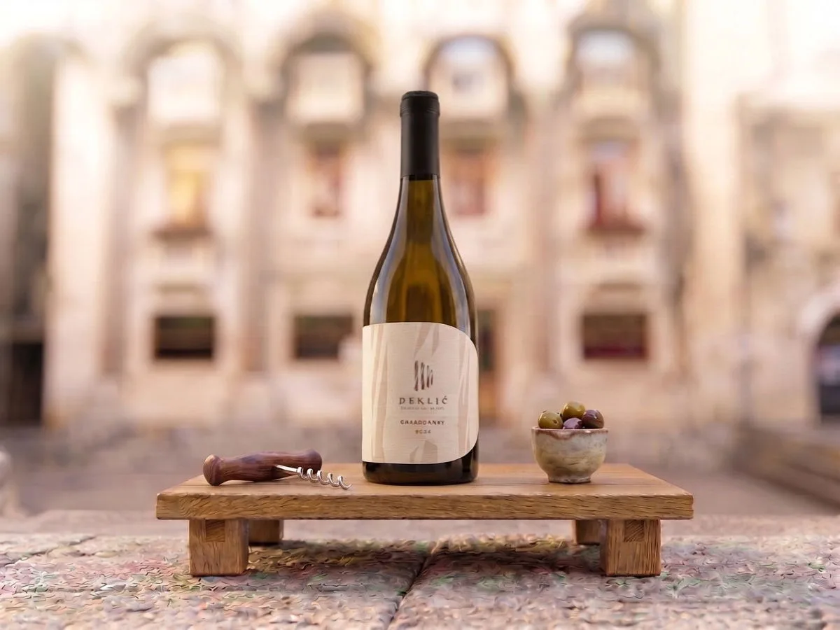 Chardonnay Deklić, boca 0,75 l na Peristilu, Café & Restaurant Lvxor Split