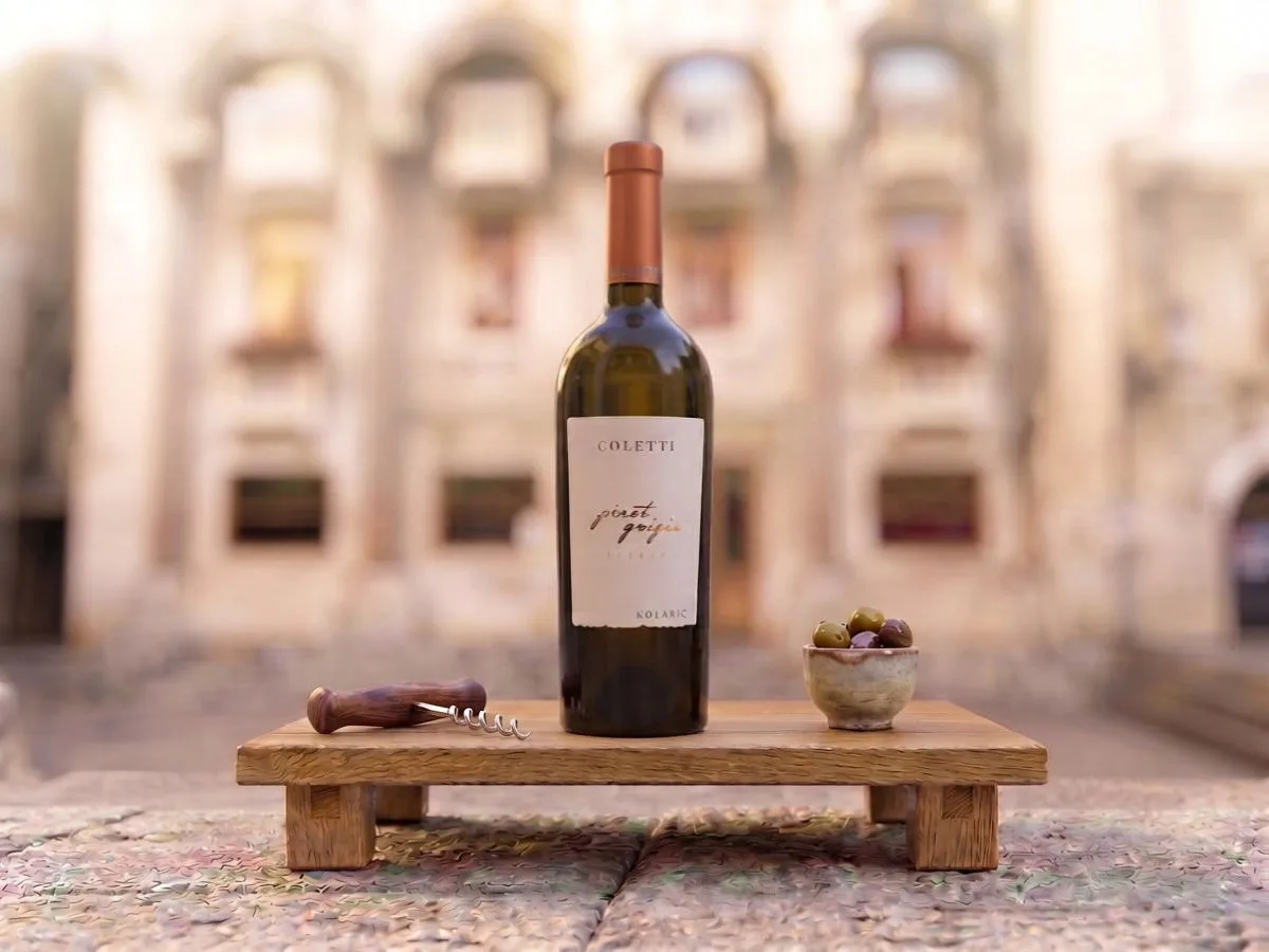 Pinot Grigio Coletti, boca 0,75 l na Peristilu, Café & Restaurant Lvxor Split